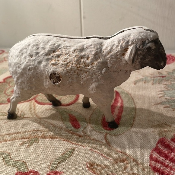 Vintage John Wright White Black Cast Iron Still Penny Lamb or Sheep Stand Bank - Picture 3 of 12